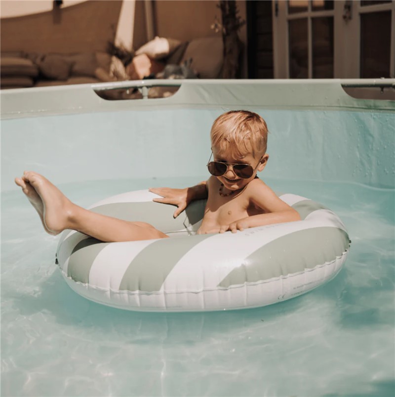 FLOTADOR DONUT VERDE Y BLANCO 90 CM – Swim Essentials - Imagen 3