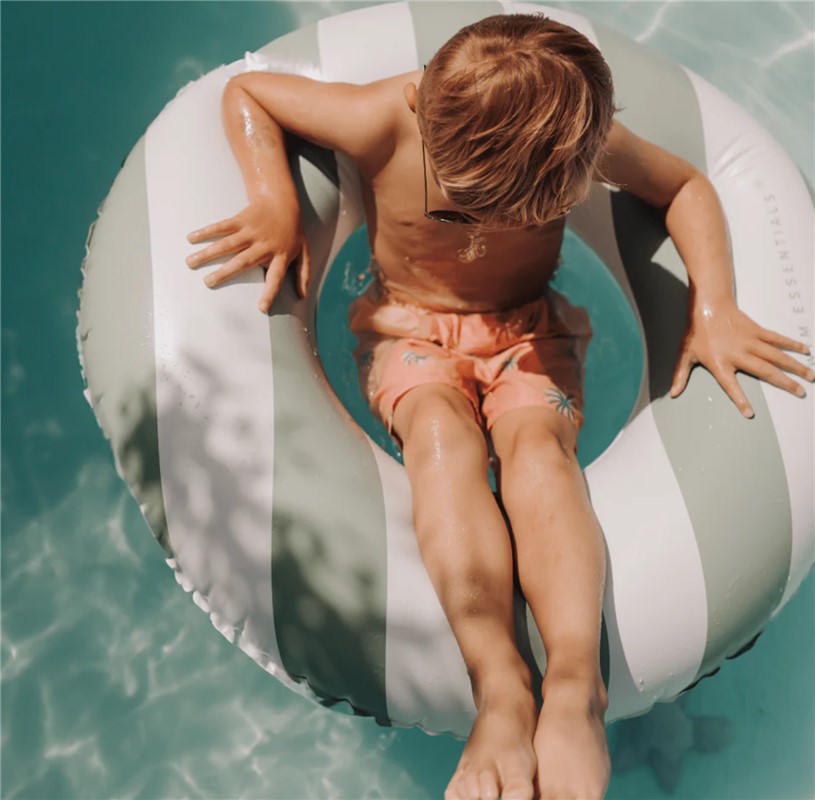 FLOTADOR DONUT VERDE Y BLANCO 90 CM – Swim Essentials - Imagen 4